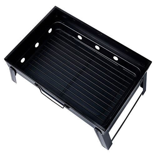 Sort kulgrill i metal - 22,5 x 49 x 30,5 cm.